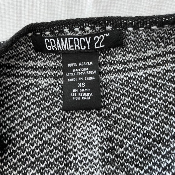 Gramercy 22 Black and White Mixed Print Knit Open Long Cardigan Sweater - Picture 3 of 6
